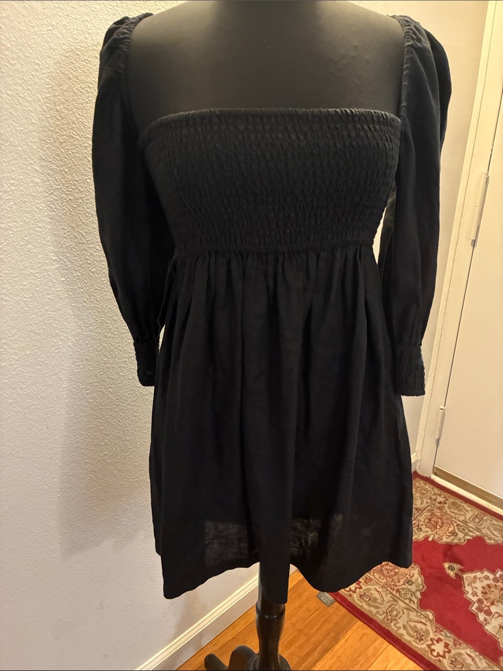 POSSE black linen mini dress XS
26-28 waist bust stretched to approximately 30”